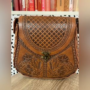 Alma Mia tan tooled handbag